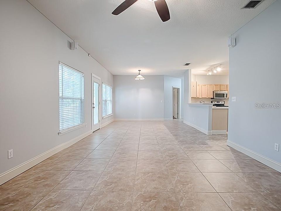 En Venta: $415,000 (4 camas, 2 baños, 2272 Pies cuadrados)