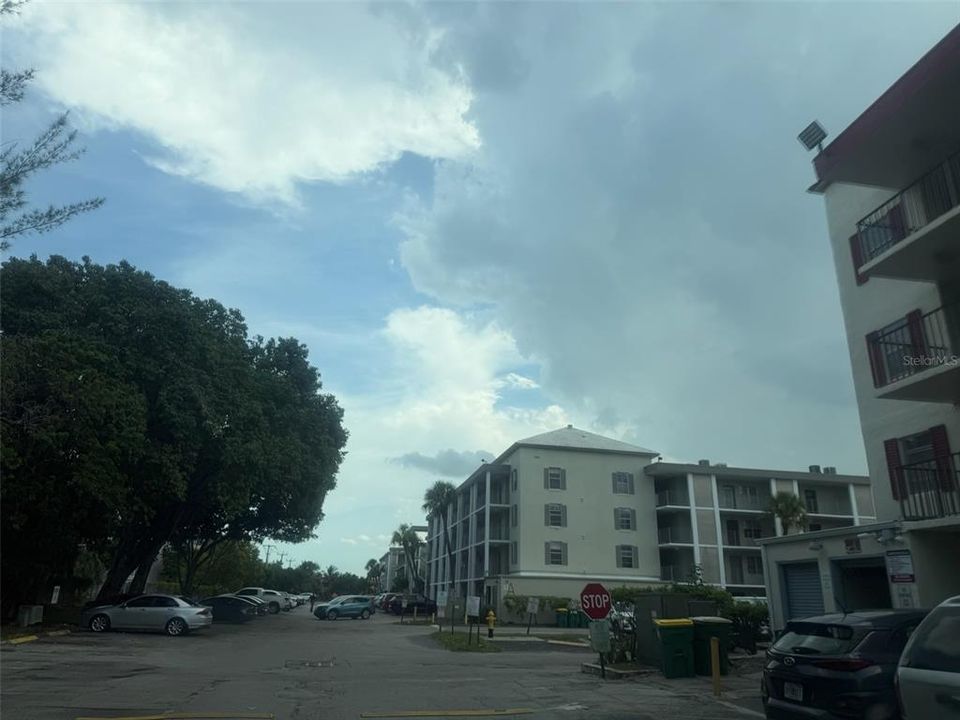 For Sale: $109,900 (1 beds, 1 baths, 705 Square Feet)