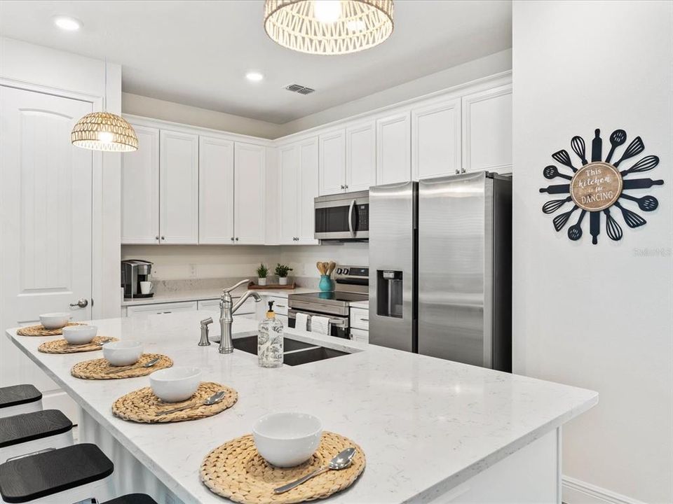 For Sale: $435,000 (4 beds, 3 baths, 1719 Square Feet)