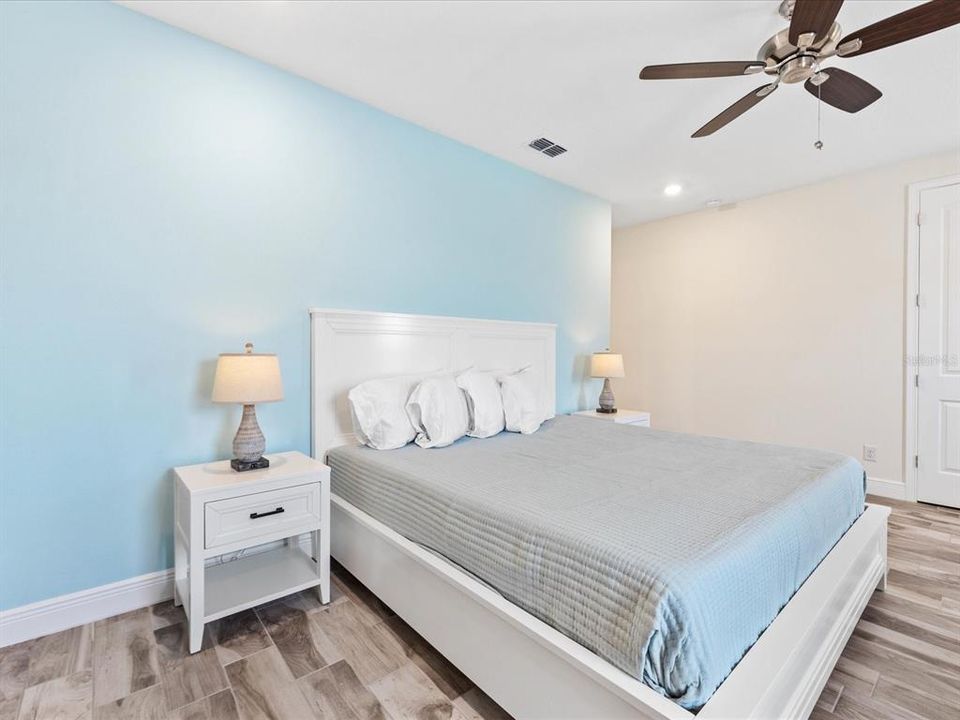 For Sale: $435,000 (4 beds, 3 baths, 1719 Square Feet)