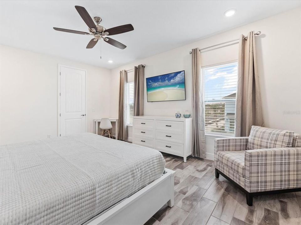 For Sale: $435,000 (4 beds, 3 baths, 1719 Square Feet)