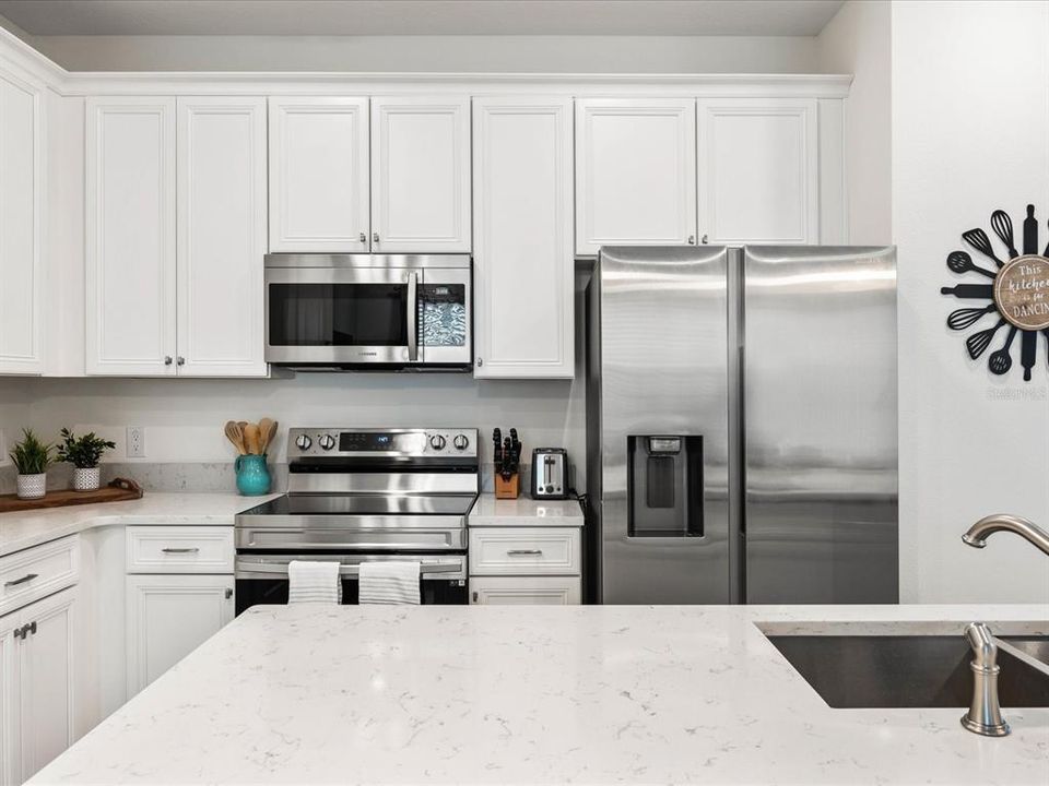 For Sale: $435,000 (4 beds, 3 baths, 1719 Square Feet)