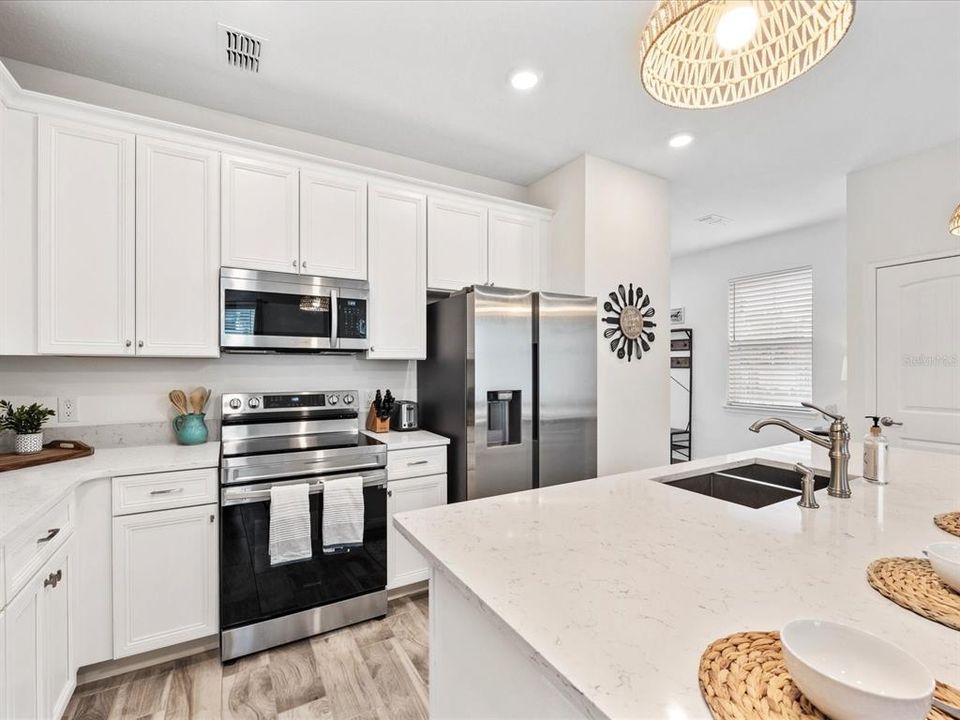 For Sale: $435,000 (4 beds, 3 baths, 1719 Square Feet)