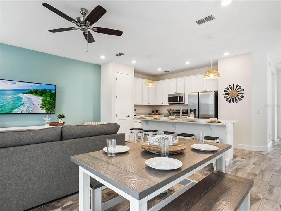 For Sale: $435,000 (4 beds, 3 baths, 1719 Square Feet)
