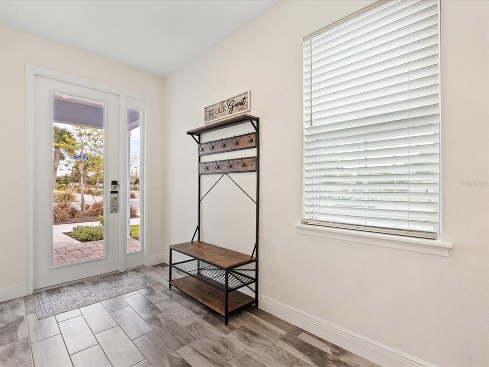 For Sale: $435,000 (4 beds, 3 baths, 1719 Square Feet)