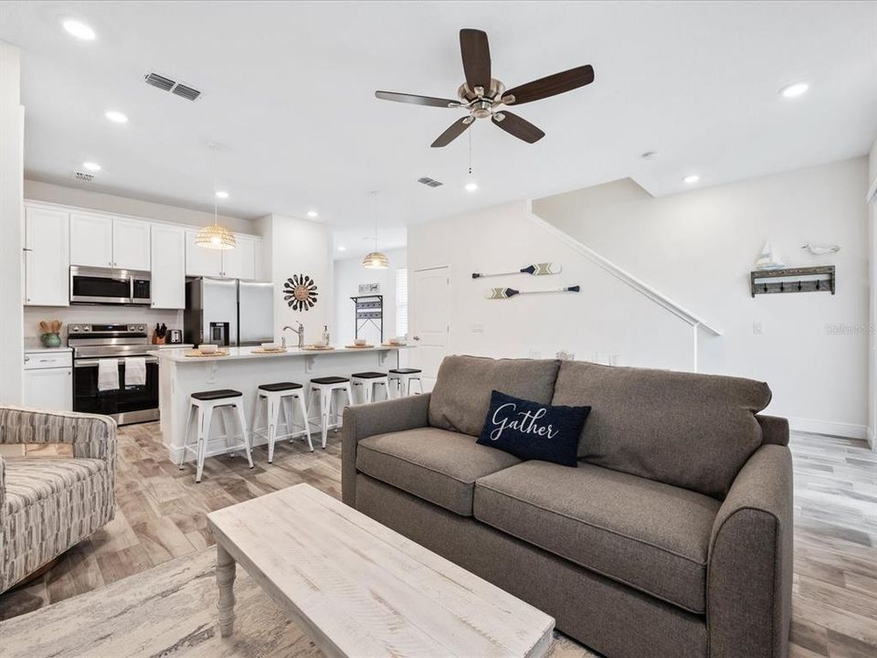 For Sale: $435,000 (4 beds, 3 baths, 1719 Square Feet)