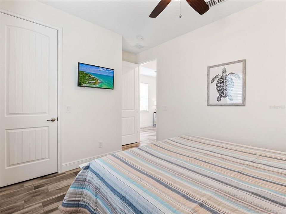 For Sale: $435,000 (4 beds, 3 baths, 1719 Square Feet)