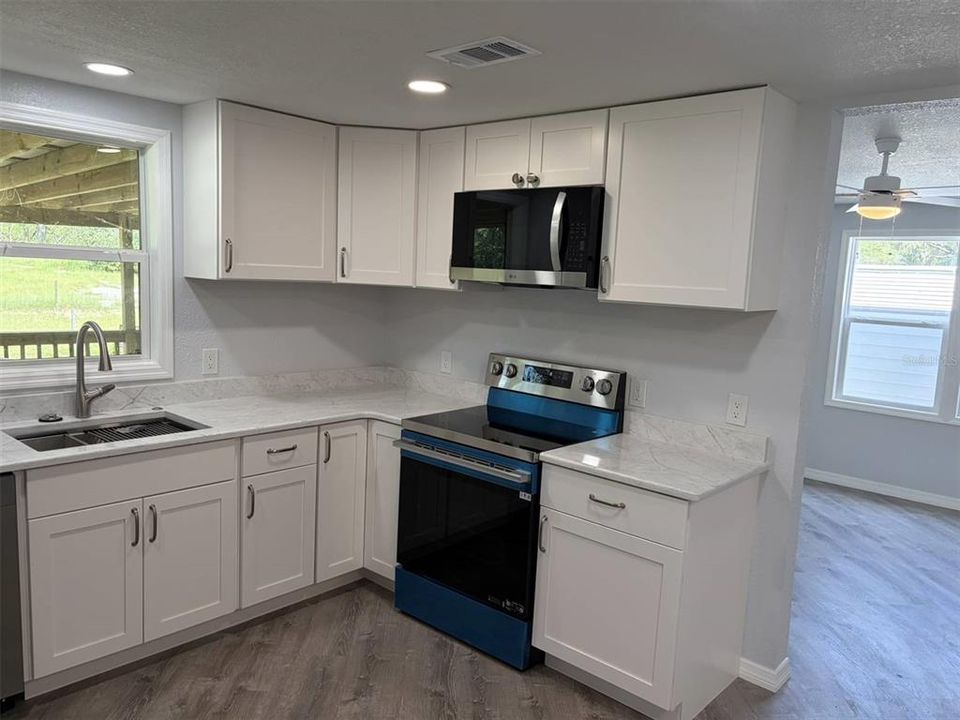 En Venta: $299,000 (2 camas, 2 baños, 864 Pies cuadrados)