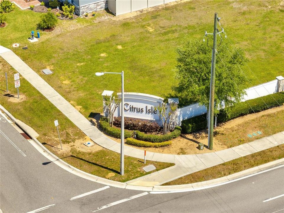 For Rent: $2,100 (4 beds, 2 baths, 1865 Square Feet)