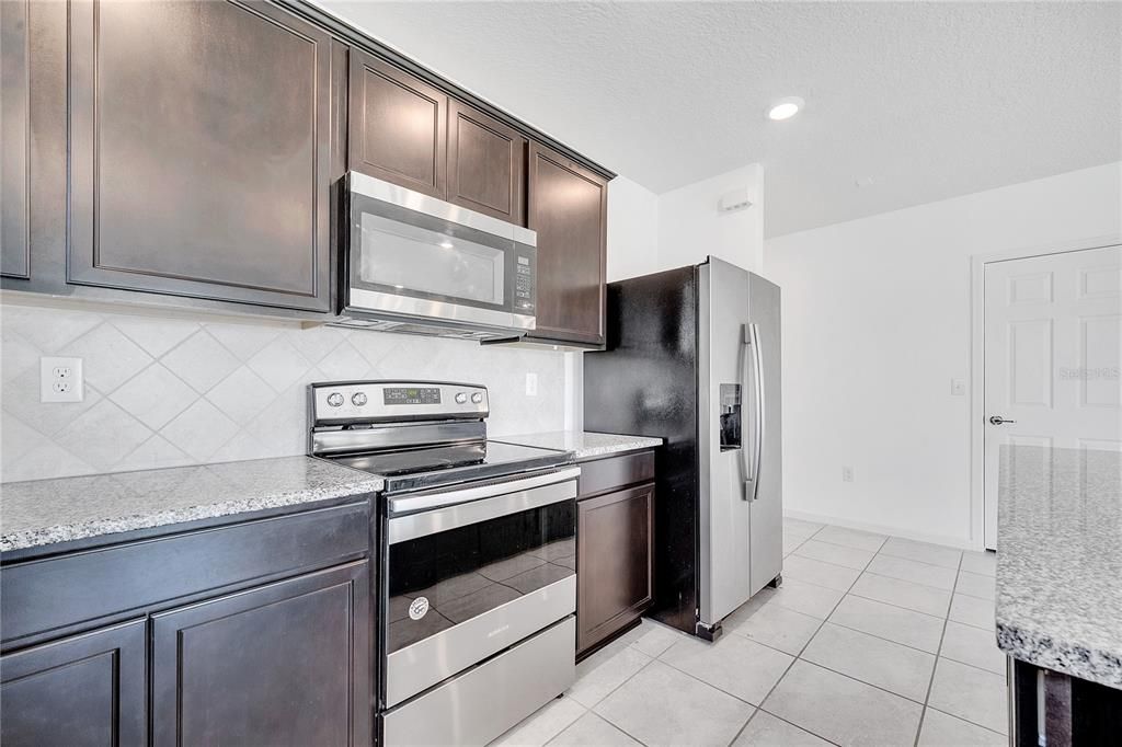 For Rent: $2,100 (4 beds, 2 baths, 1865 Square Feet)