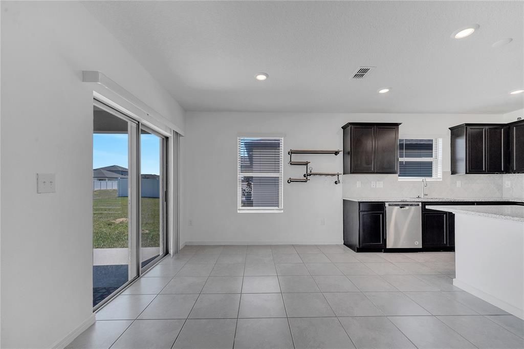 For Rent: $2,100 (4 beds, 2 baths, 1865 Square Feet)