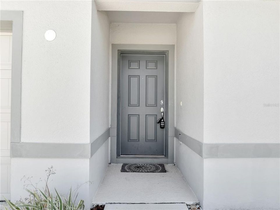 For Rent: $2,100 (4 beds, 2 baths, 1865 Square Feet)