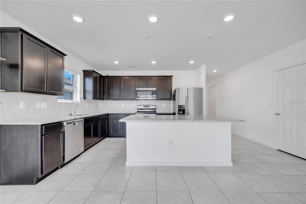 For Rent: $2,100 (4 beds, 2 baths, 1865 Square Feet)