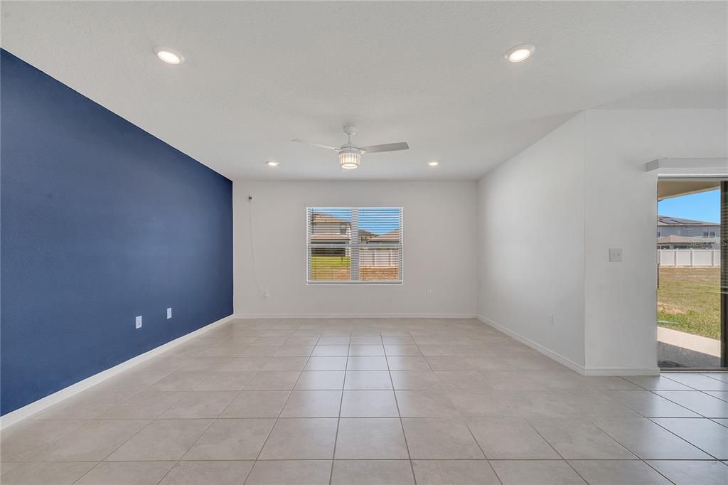 For Rent: $2,100 (4 beds, 2 baths, 1865 Square Feet)