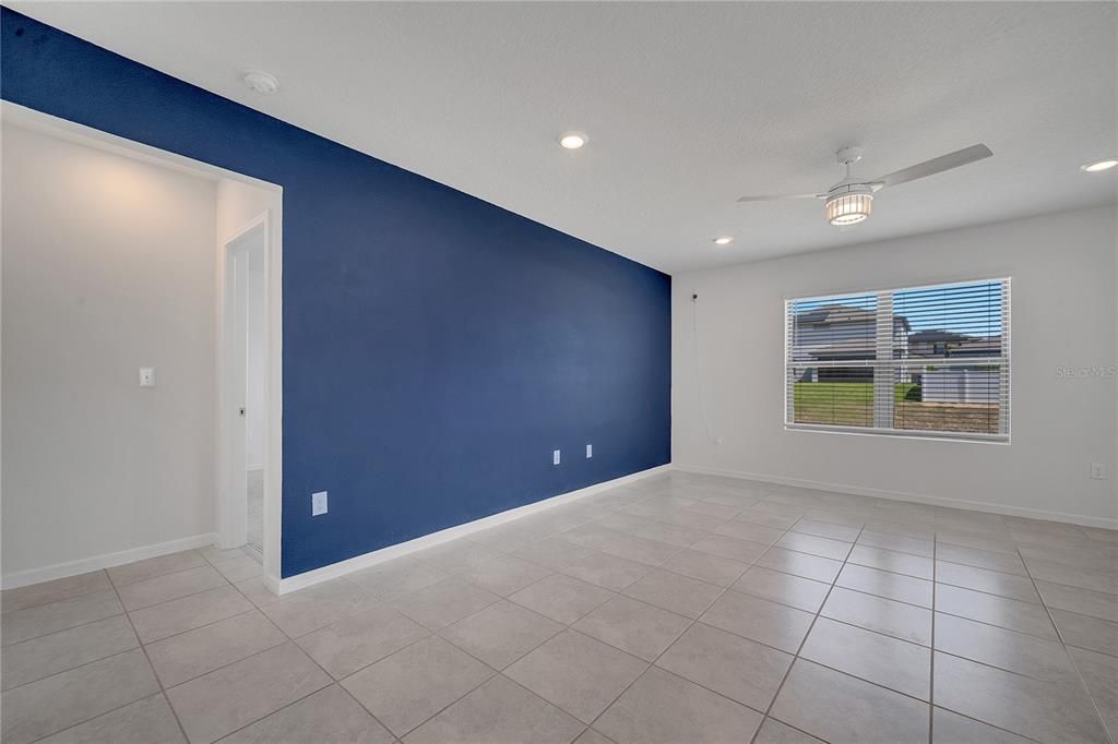 For Rent: $2,100 (4 beds, 2 baths, 1865 Square Feet)
