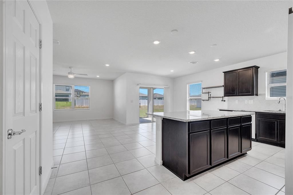 For Rent: $2,100 (4 beds, 2 baths, 1865 Square Feet)