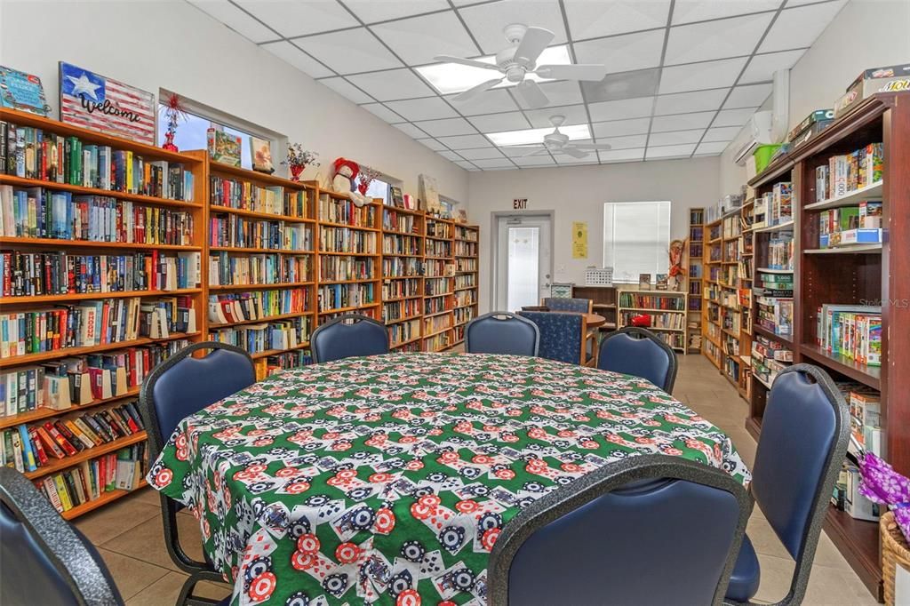 На продажу: $225,000 (2 спален, 1 ванн, 864 Квадратных фут)