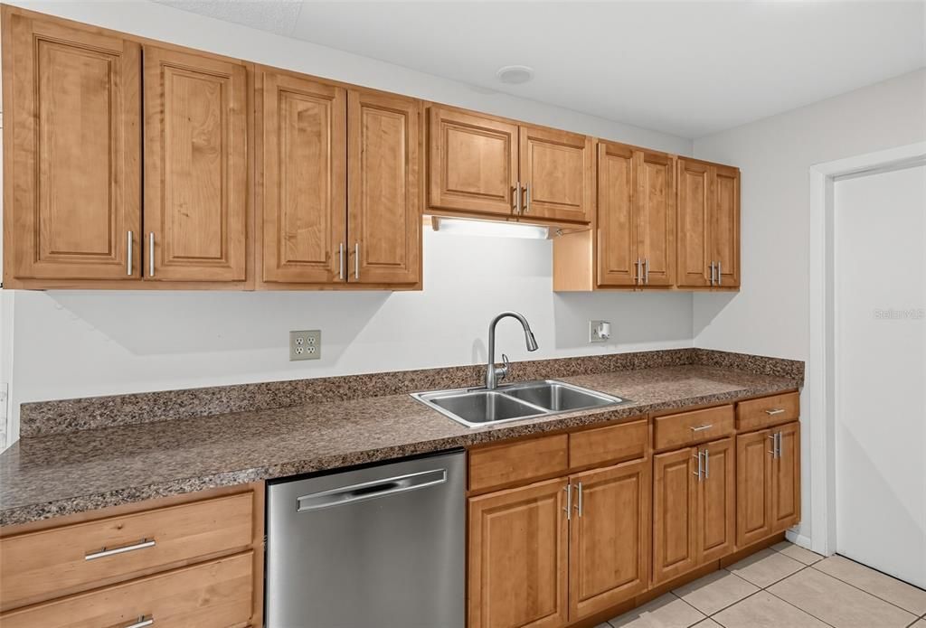 For Sale: $209,900 (3 beds, 2 baths, 1053 Square Feet)