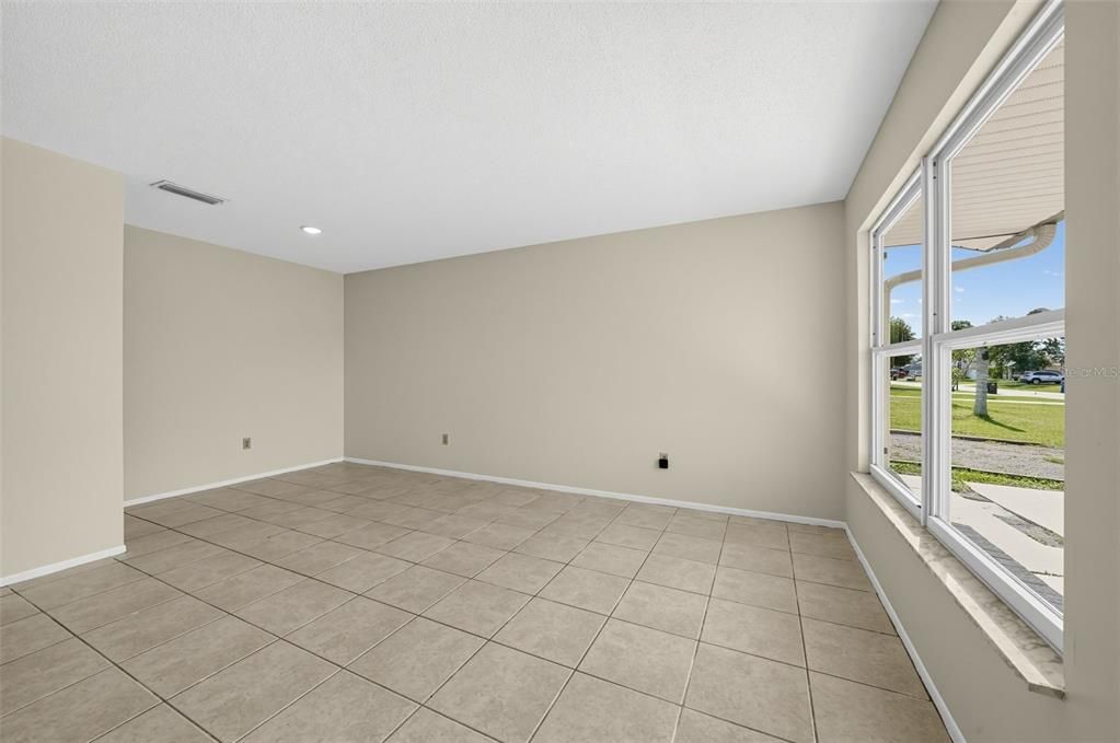 For Sale: $209,900 (3 beds, 2 baths, 1053 Square Feet)