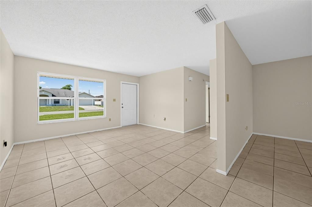 For Sale: $209,900 (3 beds, 2 baths, 1053 Square Feet)