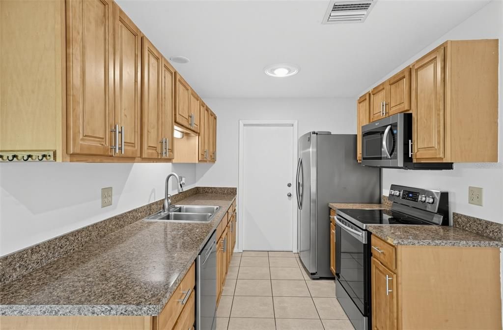 For Sale: $209,900 (3 beds, 2 baths, 1053 Square Feet)