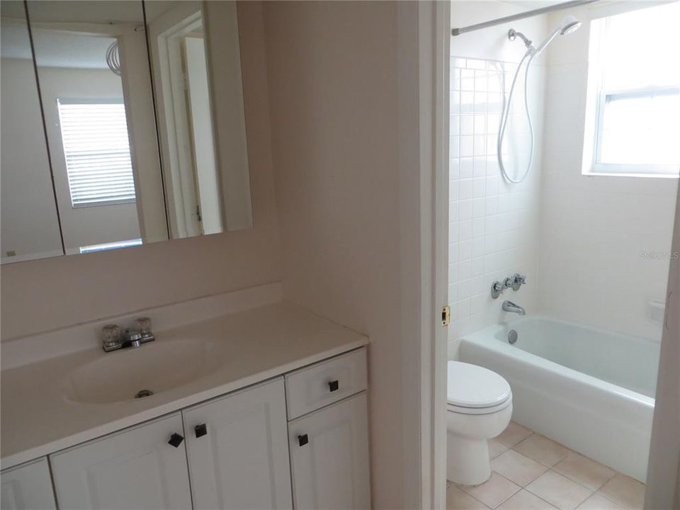 For Rent: $1,900 (2 beds, 2 baths, 1026 Square Feet)