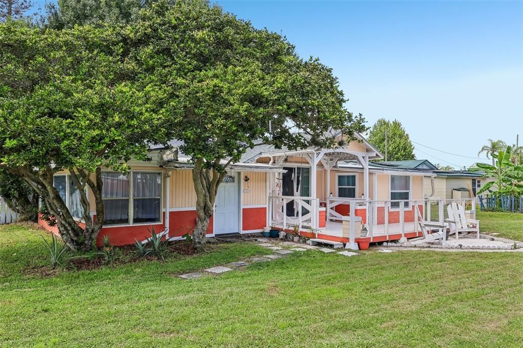 For Sale: $205,000 (2 beds, 1 baths, 863 Square Feet)