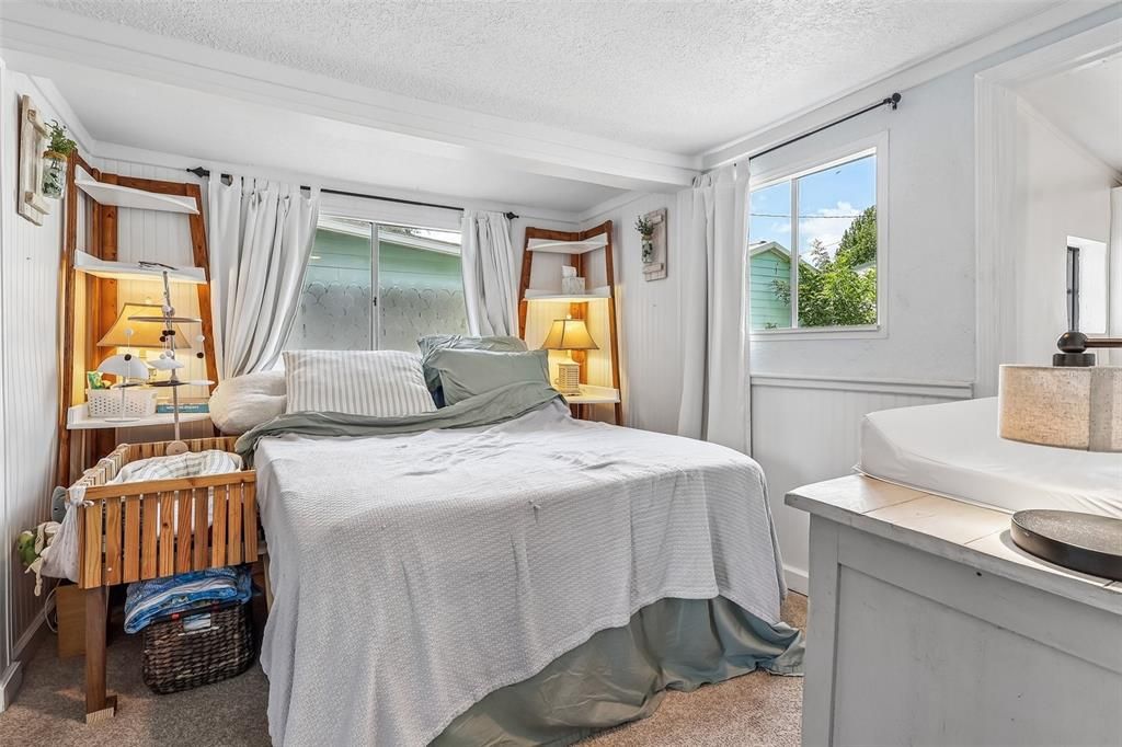For Sale: $205,000 (2 beds, 1 baths, 863 Square Feet)