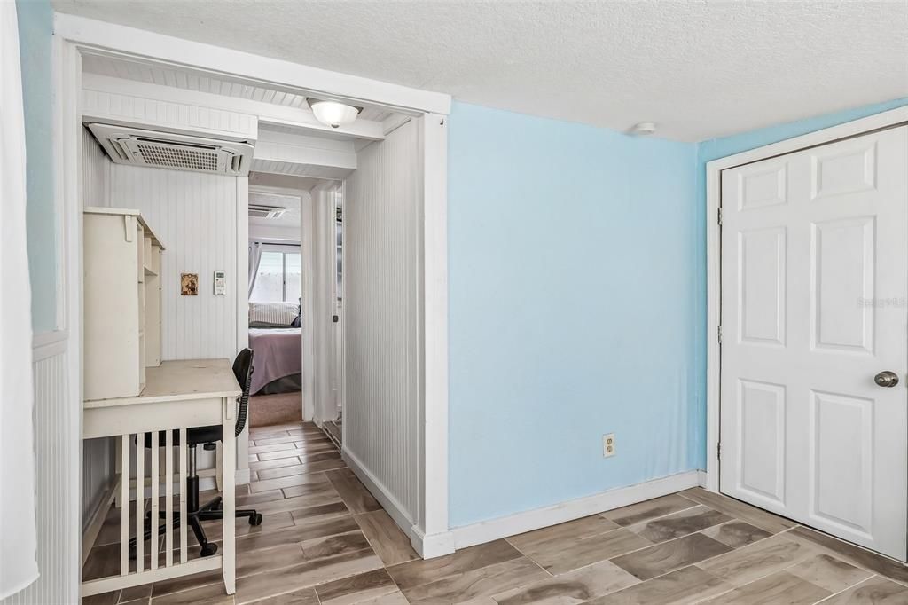 For Sale: $205,000 (2 beds, 1 baths, 863 Square Feet)