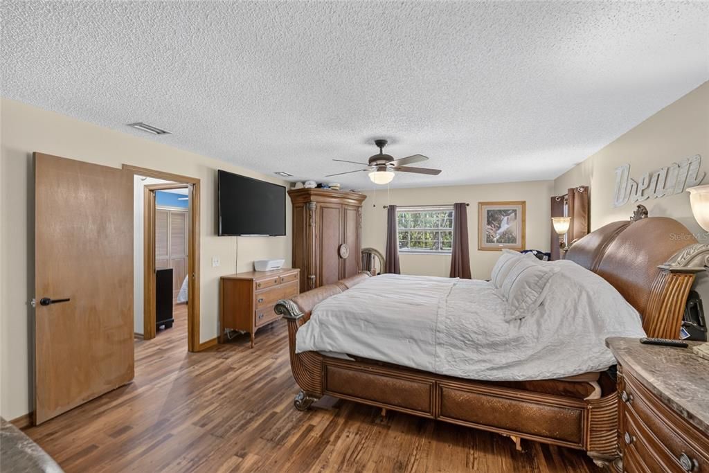 For Sale: $450,000 (3 beds, 2 baths, 1782 Square Feet)