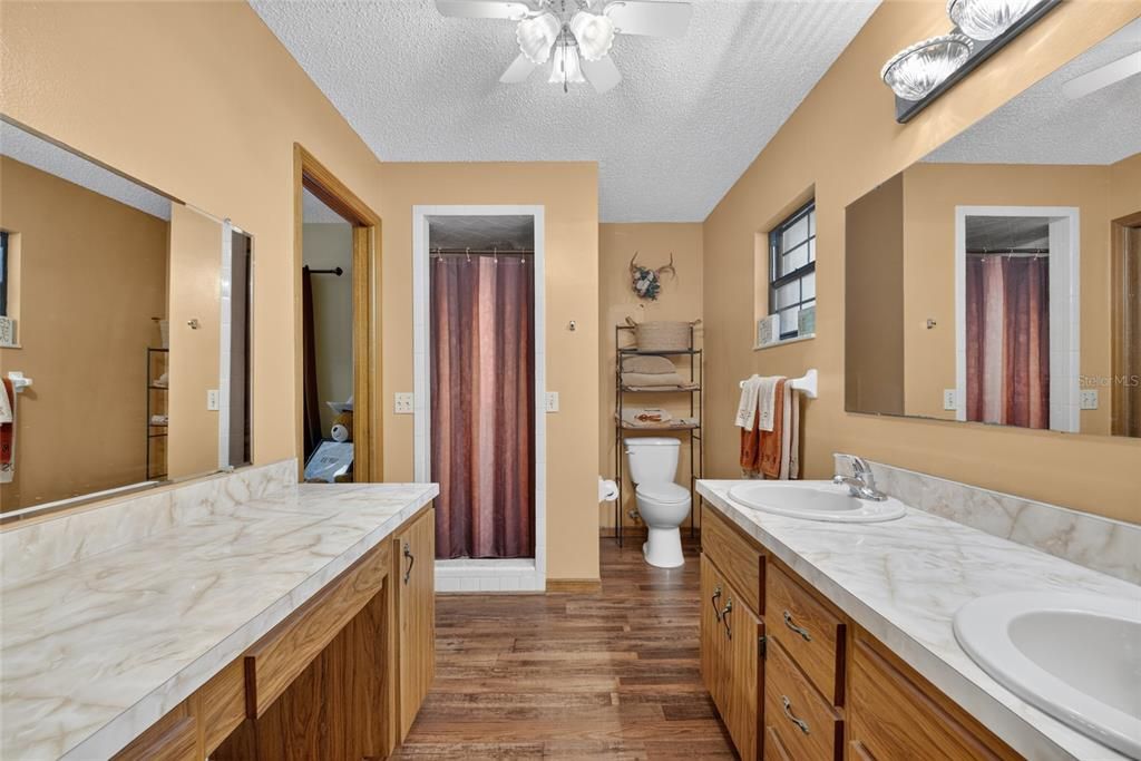For Sale: $450,000 (3 beds, 2 baths, 1782 Square Feet)