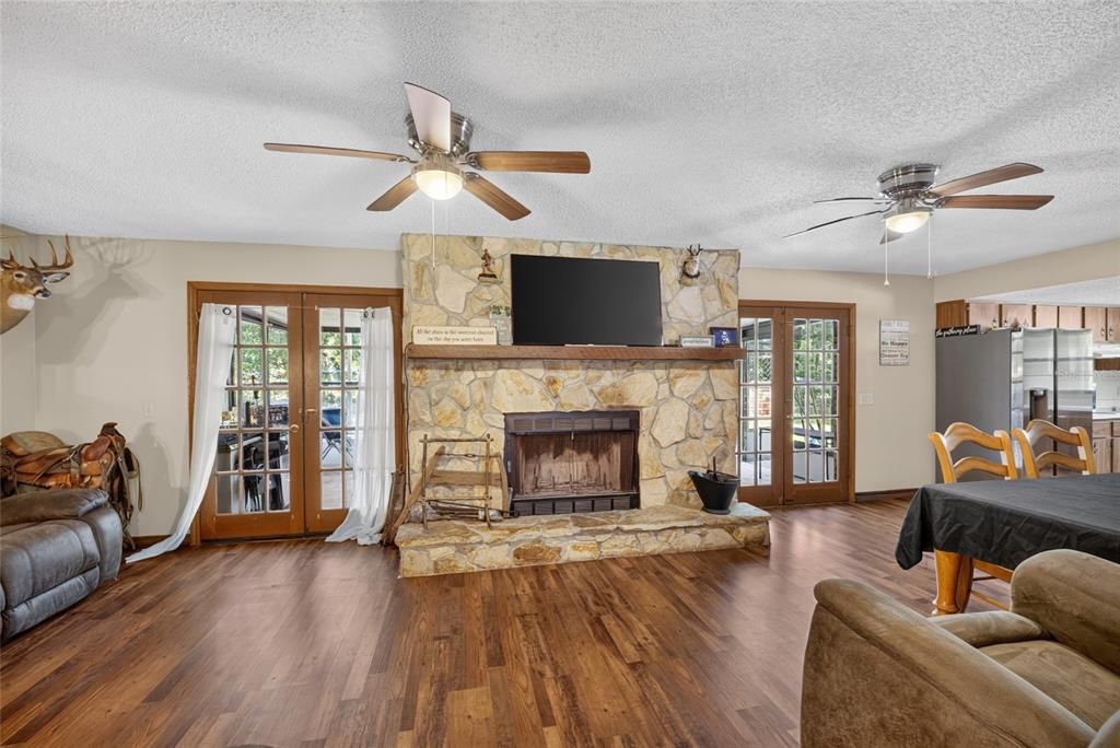 For Sale: $450,000 (3 beds, 2 baths, 1782 Square Feet)