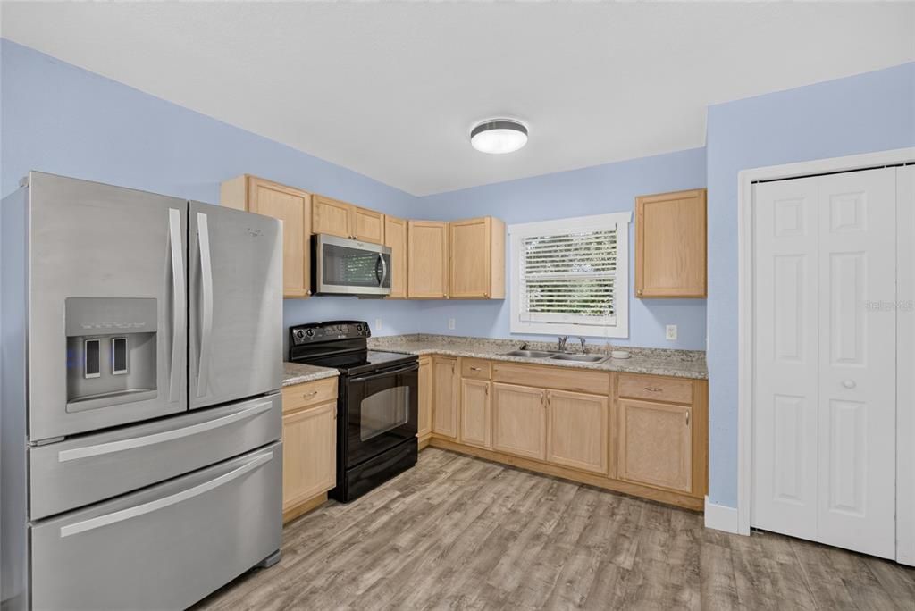 For Sale: $450,000 (3 beds, 2 baths, 1782 Square Feet)