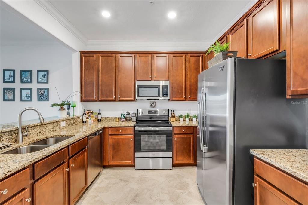 На продажу: $317,999 (3 спален, 2 ванн, 1949 Квадратных фут)