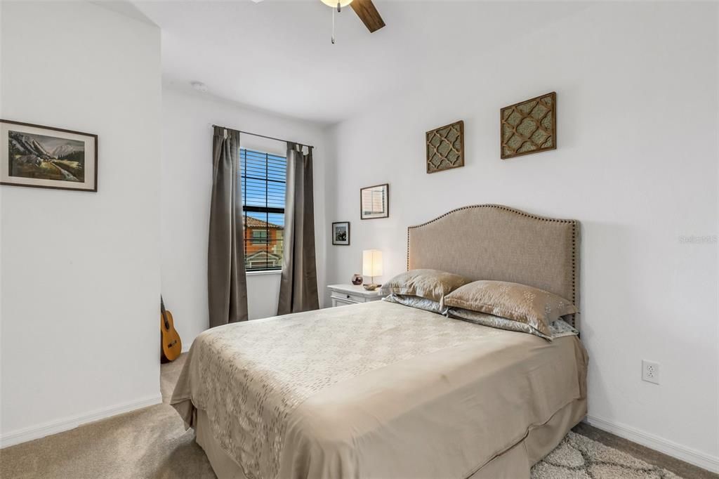 На продажу: $317,999 (3 спален, 2 ванн, 1949 Квадратных фут)