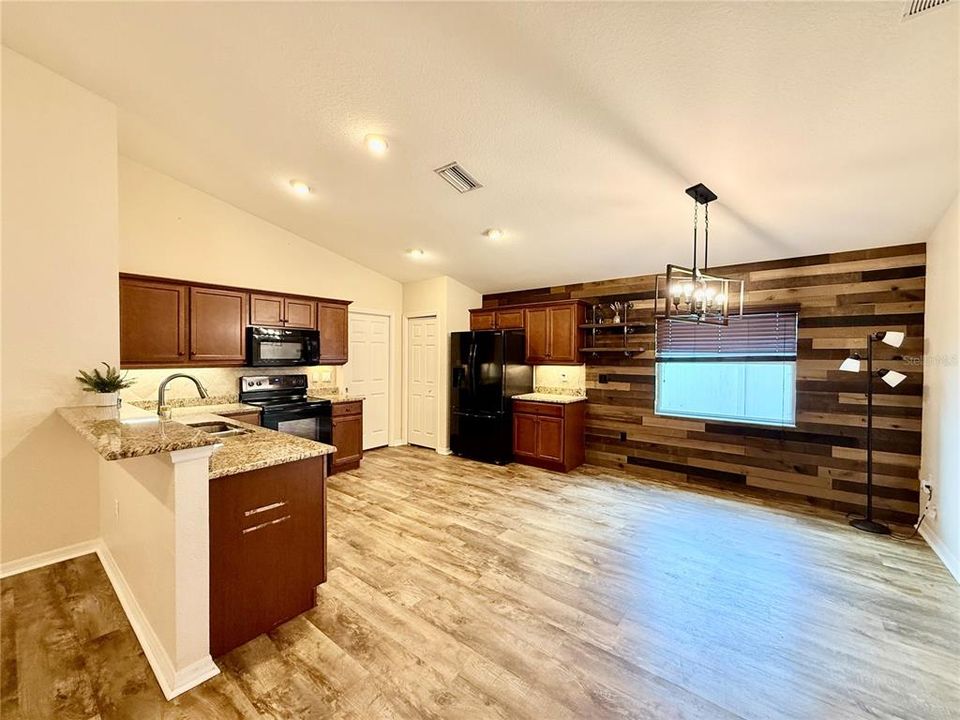 В аренду: $1,900 (3 спален, 2 ванн, 1494 Квадратных фут)