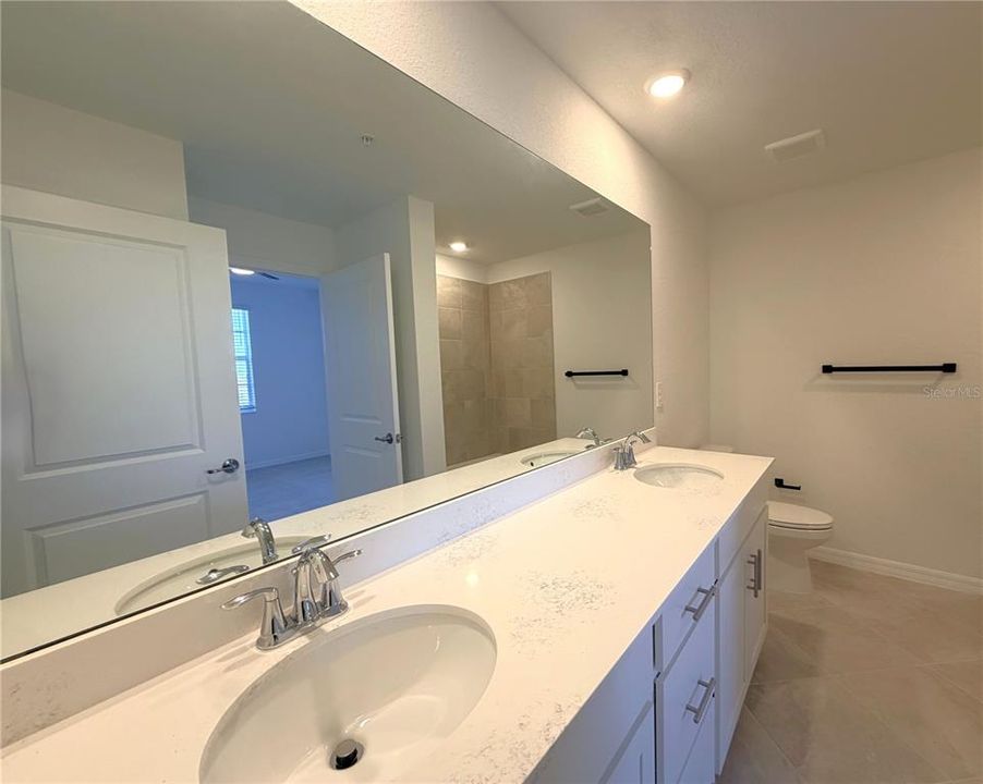 For Rent: $2,195 (3 beds, 2 baths, 1301 Square Feet)