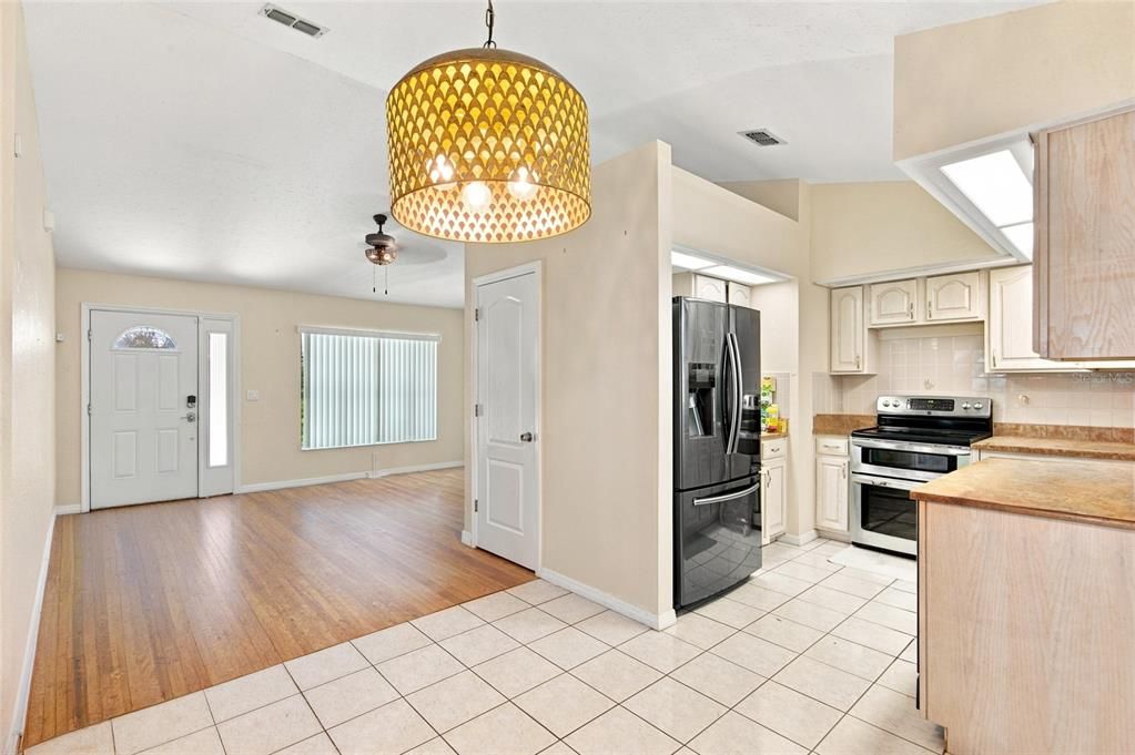 For Sale: $259,900 (3 beds, 2 baths, 1079 Square Feet)