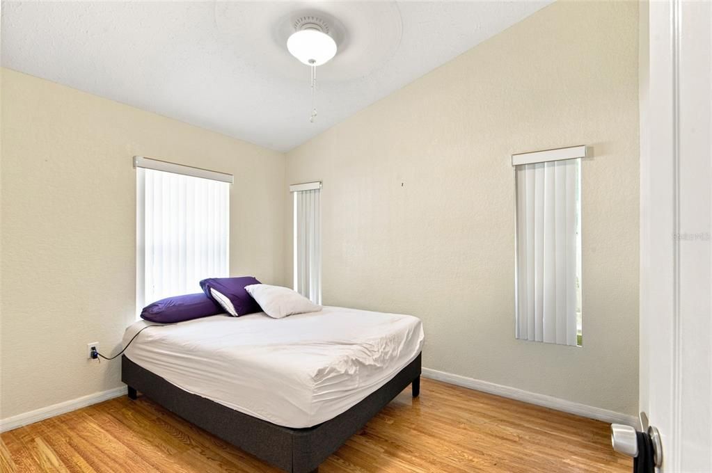 For Sale: $259,900 (3 beds, 2 baths, 1079 Square Feet)
