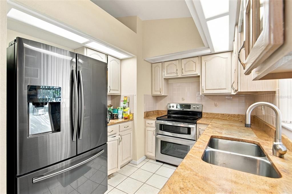 For Sale: $259,900 (3 beds, 2 baths, 1079 Square Feet)