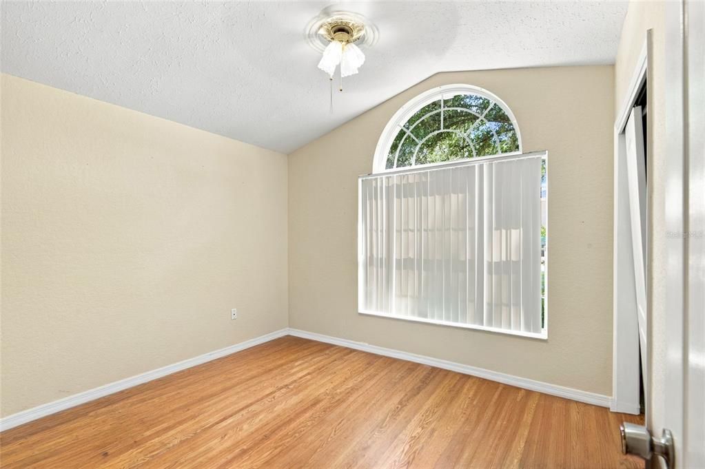 For Sale: $259,900 (3 beds, 2 baths, 1079 Square Feet)