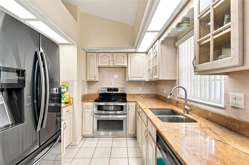 For Sale: $259,900 (3 beds, 2 baths, 1079 Square Feet)