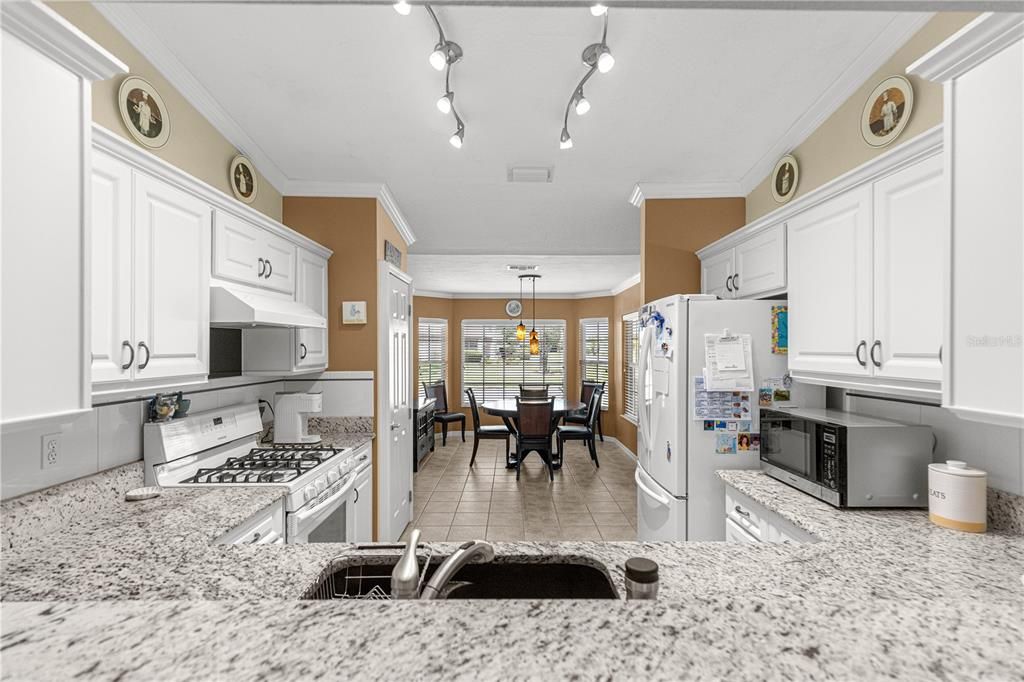 For Sale: $338,800 (2 beds, 2 baths, 1699 Square Feet)