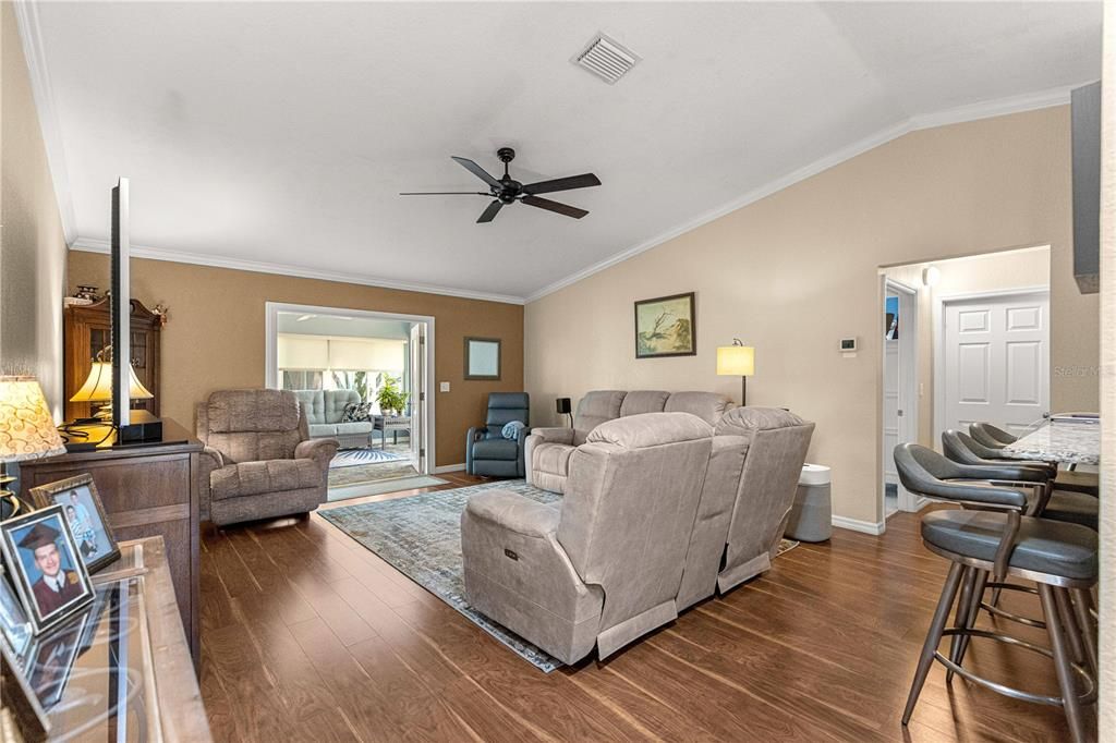 For Sale: $338,800 (2 beds, 2 baths, 1699 Square Feet)