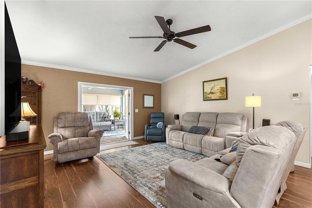 For Sale: $338,800 (2 beds, 2 baths, 1699 Square Feet)
