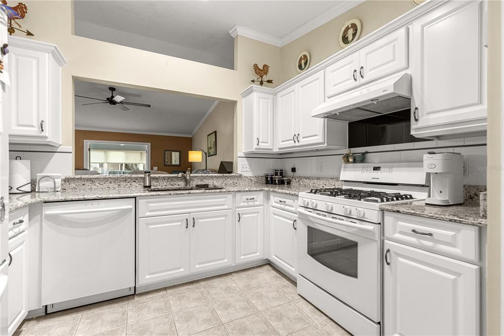 For Sale: $338,800 (2 beds, 2 baths, 1699 Square Feet)