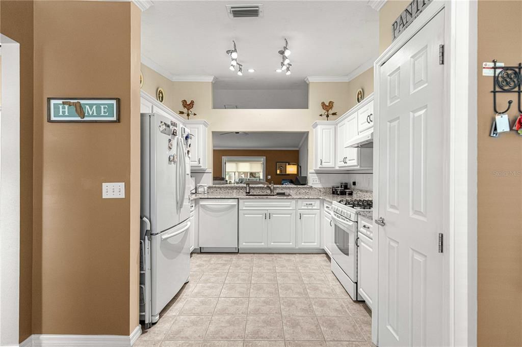 For Sale: $338,800 (2 beds, 2 baths, 1699 Square Feet)