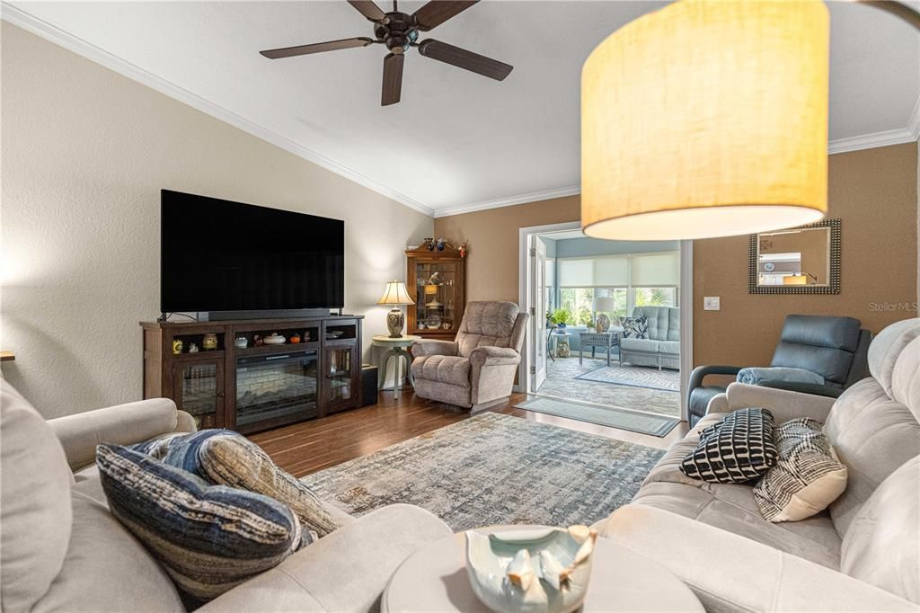 For Sale: $338,800 (2 beds, 2 baths, 1699 Square Feet)