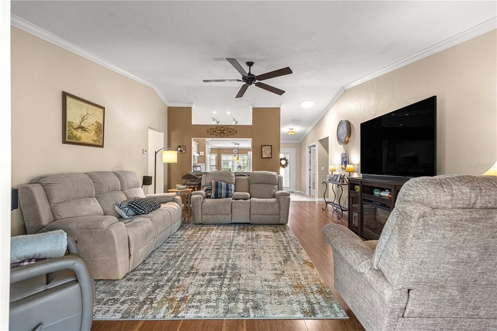 For Sale: $338,800 (2 beds, 2 baths, 1699 Square Feet)