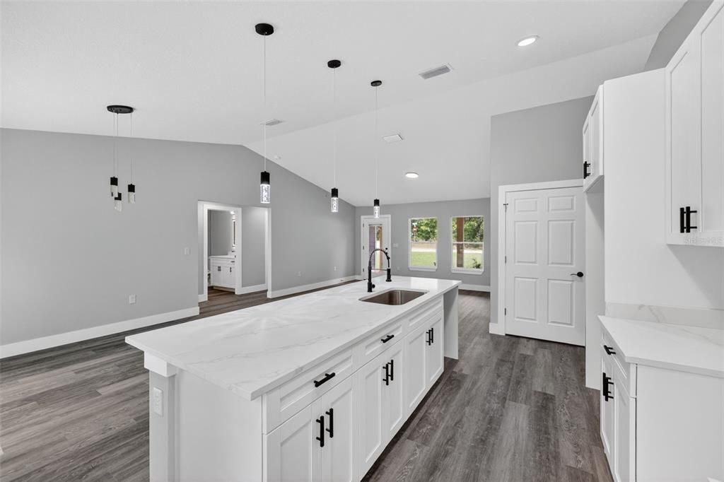 For Sale: $279,900 (3 beds, 2 baths, 1576 Square Feet)